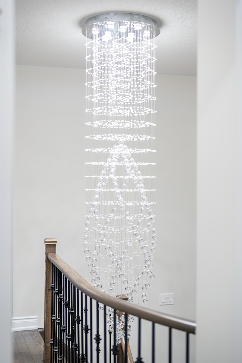 Chandeliers Selection Guide for Dubai Homes: From Classic Crystal to Modern Design