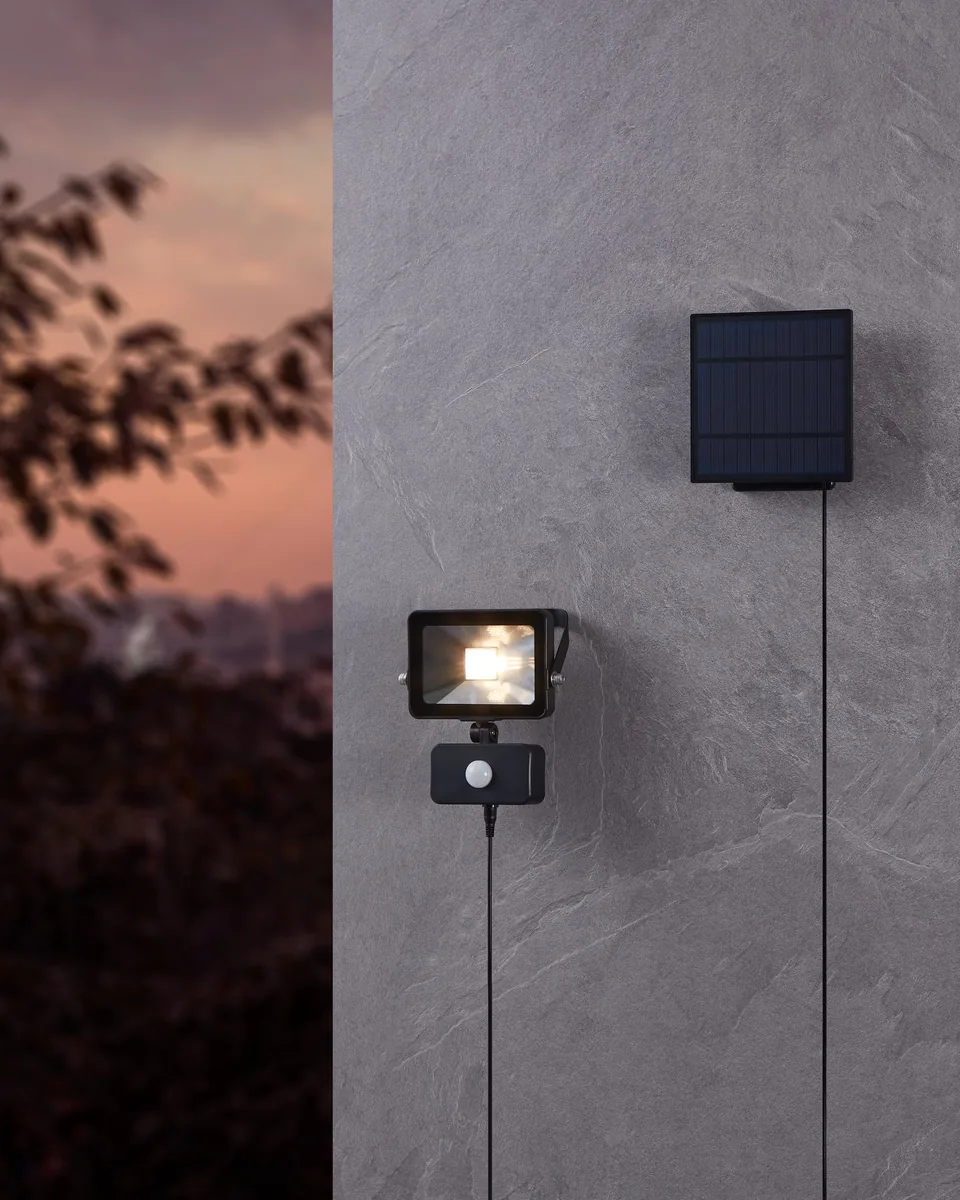 Eglo VILLAGRAPPA solar light