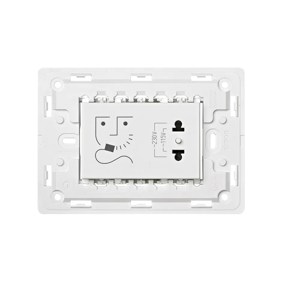 Simon Shaver socket outlet 3 modules white Simon 82