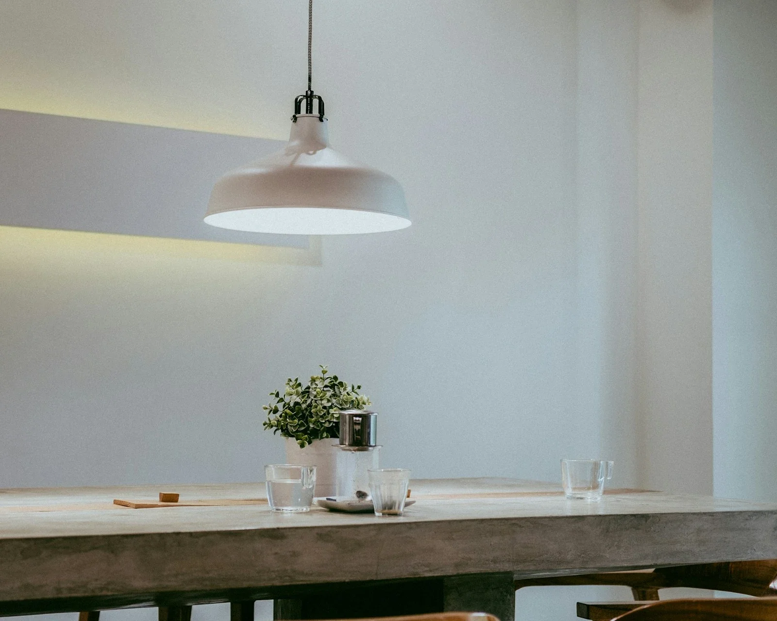 Panel Lights vs Troffer Lights: Which is Best for UAE Office Spaces?